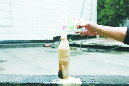 曼妥思+可乐 喷泉撑破胃?