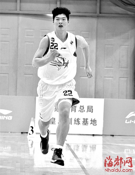 王哲林数据追平前锋