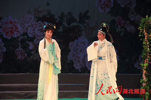 湖北麻城稀有剧种东路花鼓戏《西风秋月》亮相