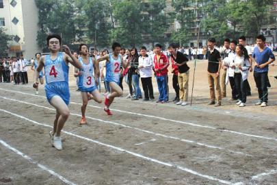 自贡六中举行第56届秋季田径运动会