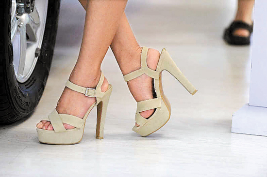 鞋跟越高，伤害越大_资讯频道_凤凰网