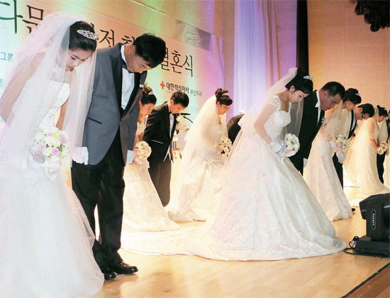 韩跨国婚姻家庭集体婚礼