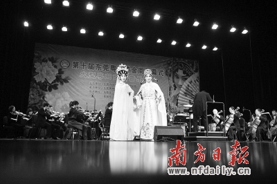 天天听名伶 夜夜赏大戏