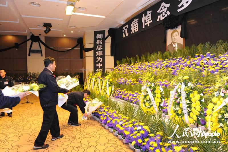 高清:社会各界人士吊唁罗阳