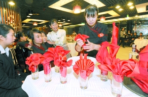 她们折出10种口布花