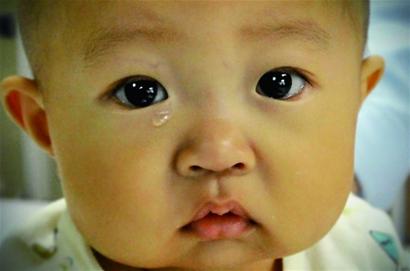 雪夜捡回女婴当亲闺女 为治病倾家荡产(图)