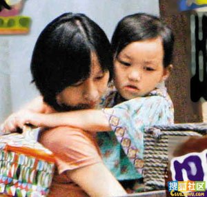 王菲李亚鹏女儿画展拍20万
