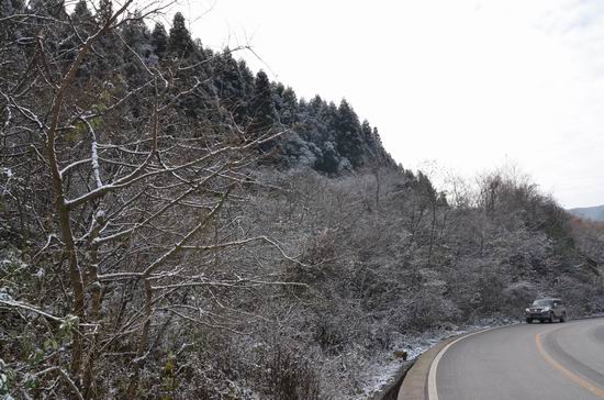 奉节:天坑地缝景区迎来重庆2012年入冬第一场