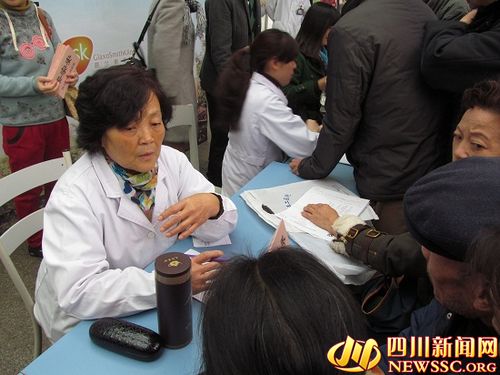 12位呼吸科专家齐聚华西医院义诊慢阻肺病