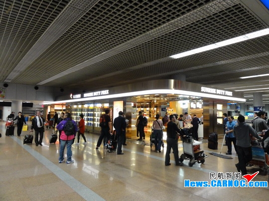 首都机场T2新建进港免税店开业 占地220平米