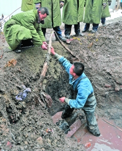 上来风一吹棉衣都冻硬了