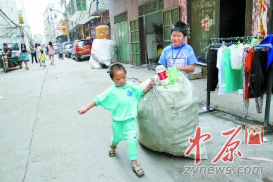 郑州捡废品少年重返校园 被荐参选十大感人事件