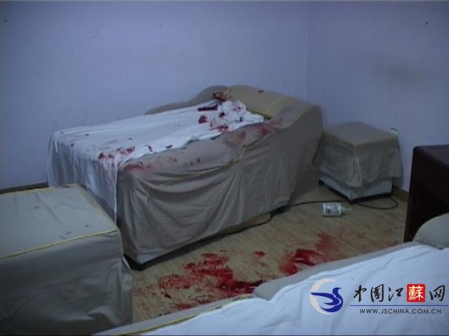 南京红山路某推拿中心一女子割腕自杀 疑婚外