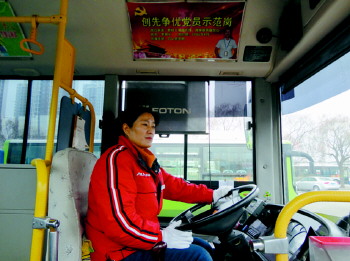 泰安公交驾驶员李朝华获评服务明星