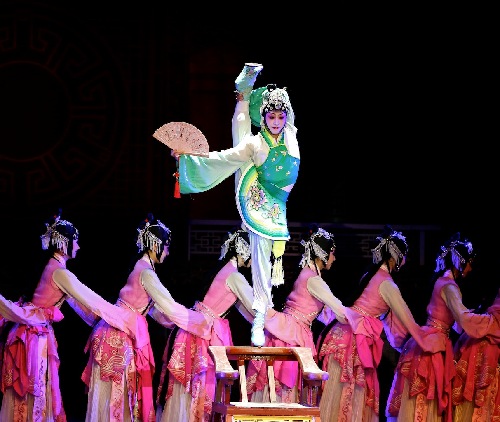 大气而不失时尚 舞剧《粉墨春秋》将粉墨登场_资讯频道_凤凰网