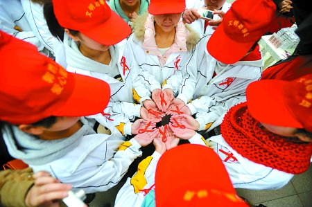 关爱他人关爱社会关爱自然 重庆千万志愿者爱