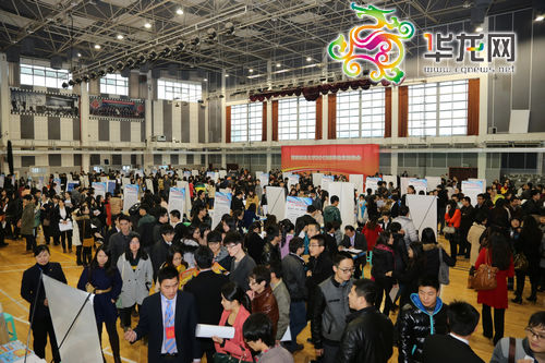 大学生双选会海投简历海量面试 企业想留人才得动心思图片