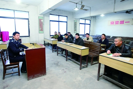 超速63%遭一次性扣满12分 的哥回炉考理论焦