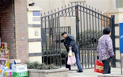 花郡小区治安状况调查 过去严格刷卡 如今进出