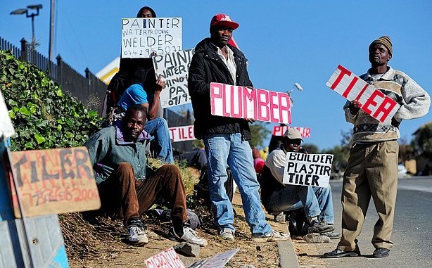 南非3.4万人争当辅警 烈日下测体能致7人丧命