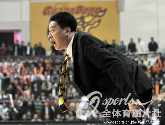 组图:李春江辞任广东男篮主教练 峥嵘岁月犹在