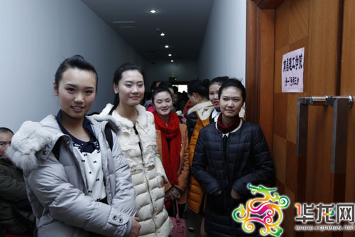 渝95后<em>高中生</em>考<em>空姐</em>空少 他们想圆最初那个梦