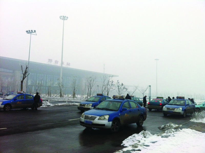 邢台东站 打车乘客常常被司机拼车