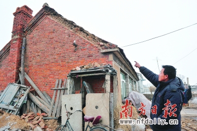 这是1月23日拍摄的辽宁灯塔市柳条寨镇树碑台村在地震中受损的房屋。新华社发