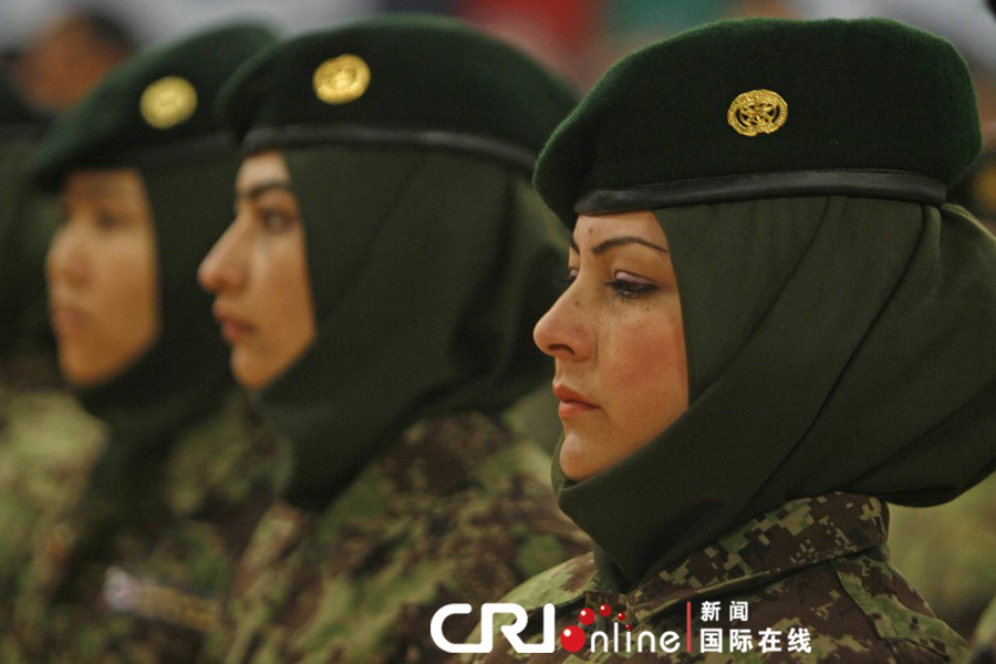 阿富汗举行女兵毕业典礼(高清组图)