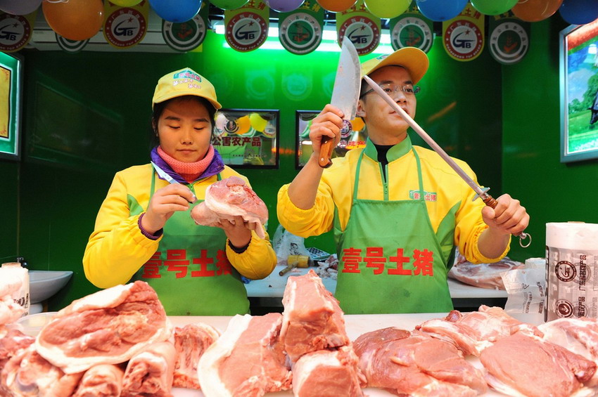 50余名大学生上海卖猪肉 薪酬不输白领