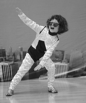 七旬舞美要做春晚志愿者_资讯频道_凤凰网