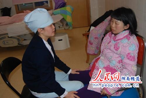 春节我值班:湖南省妇幼产房内忙碌的医护人员