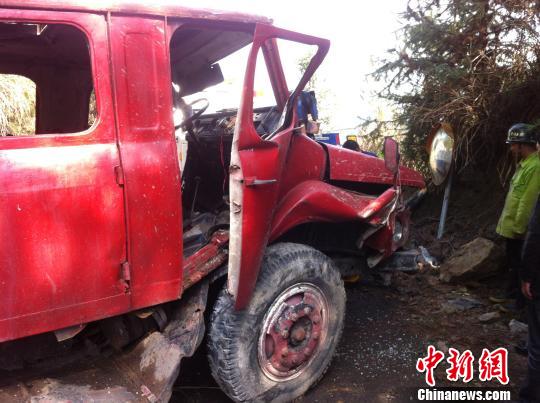 浙江天台一消防车返程遇险 驾驶员拼死救回6人