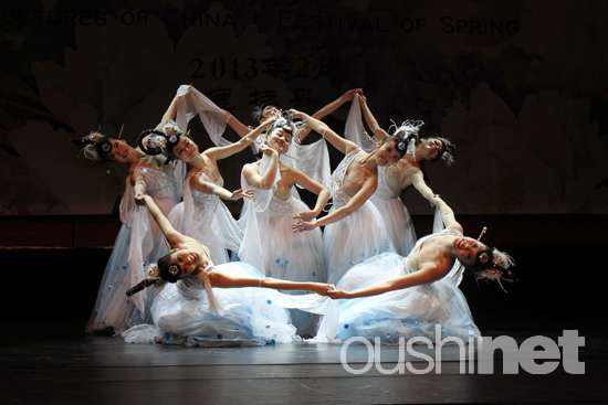 古典舞蹈《水乡浴月》。(图片来源:欧洲时报)