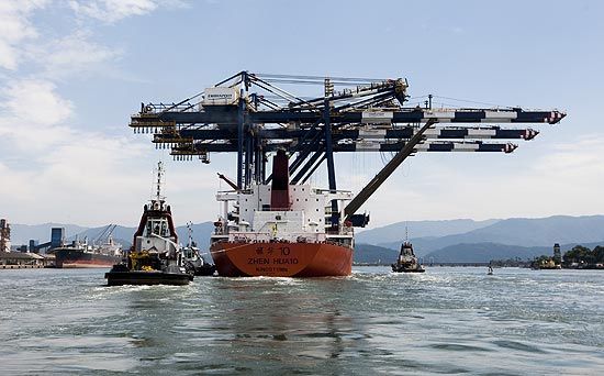 巴西港口工人扣押中国货船向政府施压(图)