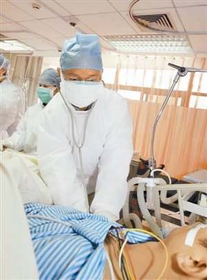 那时,他们冲在抗击非典最前线_资讯频道_凤凰网