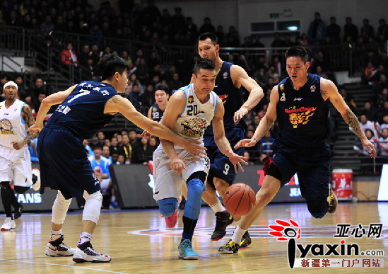 CBA半决赛首轮新疆主场76∶86不敌广东队