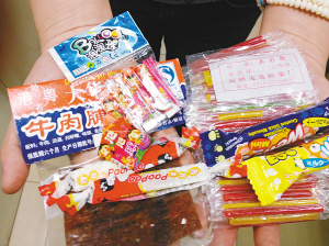 "80后"怀旧小零食畅销,但很多都是三无产品.