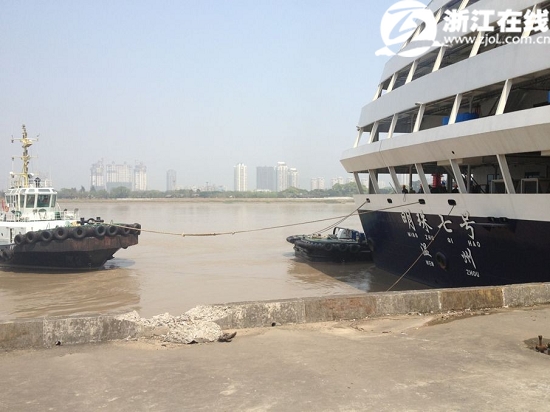 温州豪华游轮 明珠七号 搬家 块头太大曾经擦撞
