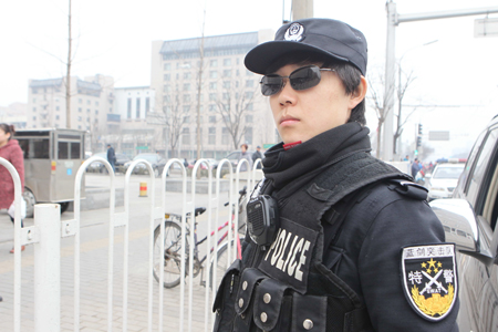 三八特别报道:蓝剑突击队女警别样红