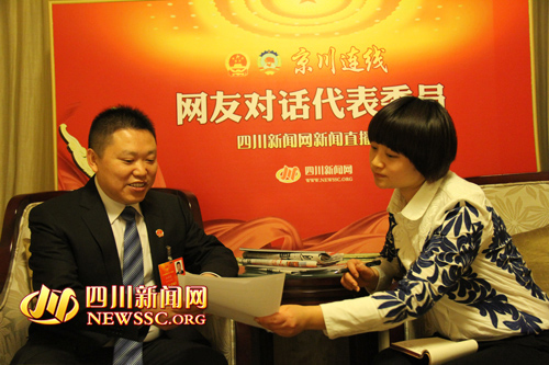 全国人大代表汪其德接受本网访谈（摄影：张进春）