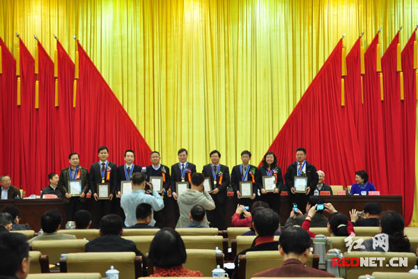 省科协学习两会精神 表彰22名基层科技工作