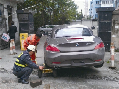 宝马随意停堵住17辆车 温州豪车多素质却没跟