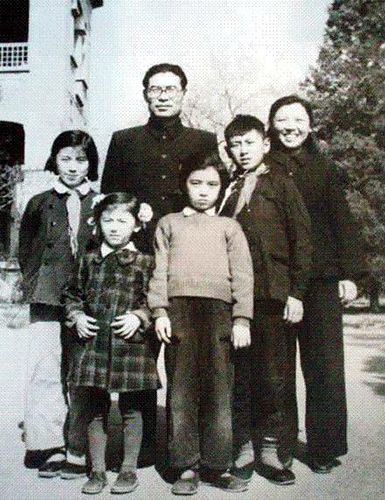 毛泽东1954年谈高岗私生活:他有许多女人