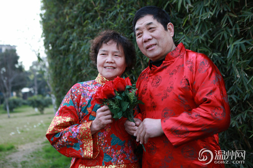 温州志愿者特殊礼物 为老夫老妻免费拍结婚照_资讯频道_凤凰网