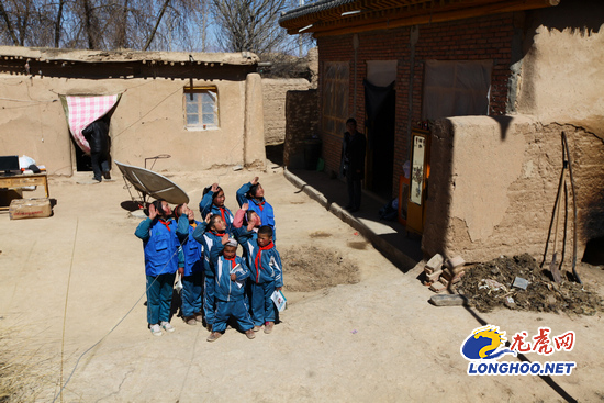 情暖西部6所小学探访结束 最美山区女教师感