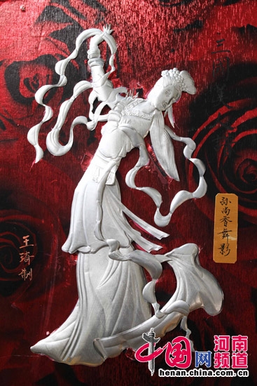 拉罐工艺浮雕奇女 王琦创作《三国美人谱》