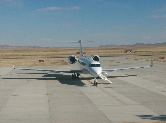 锡林浩特机场全力保障金鹿公务机训练任务