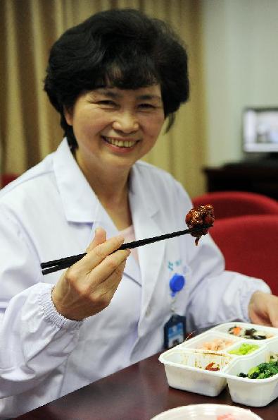 防控H7N9禽流感:院士谈笑吃鸡破谣言