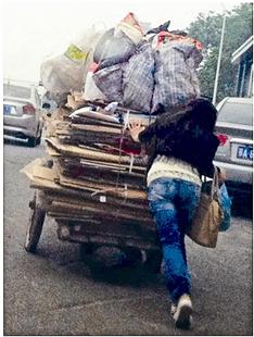 failed: ·图文:帮拾荒者推板车